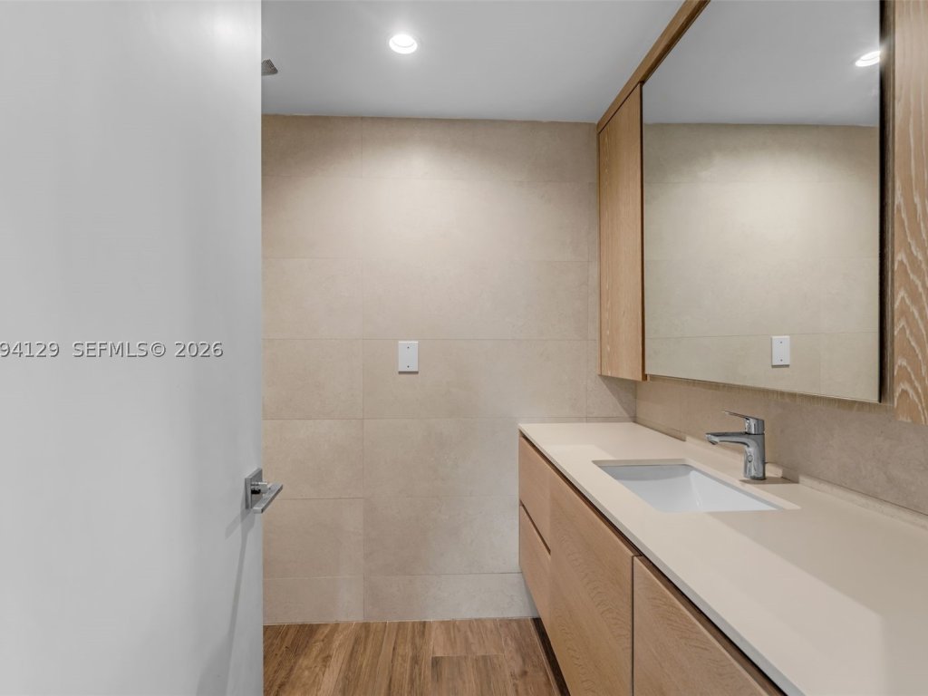 Key Colony III Emerald Bay, Key Biscayne property management