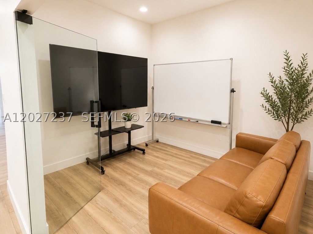 Alexander Towers, Hollywood property management