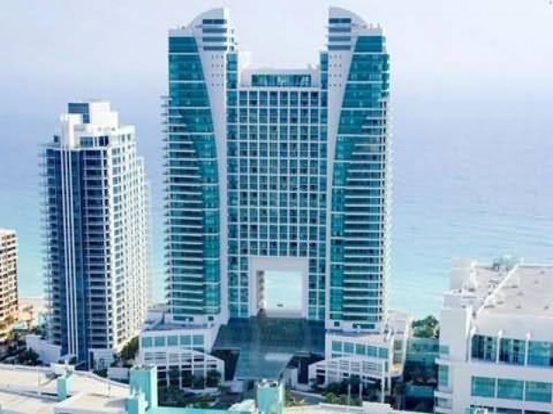 Diplomat Residences, Hollywood property management