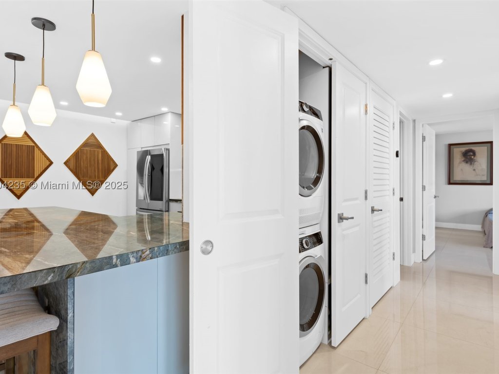 Oxford Towers, Hollywood property management