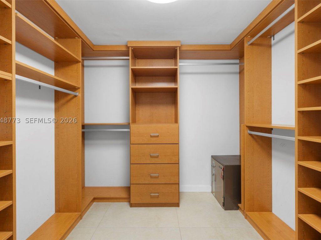 Key Colony IV Botanica, Key Biscayne property management