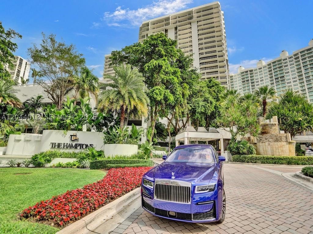 Hamptons West, Aventura property management