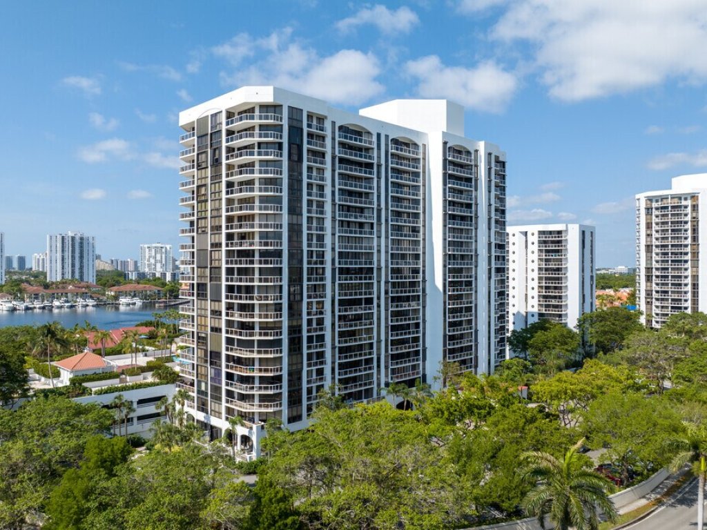 Harborside, Aventura property management