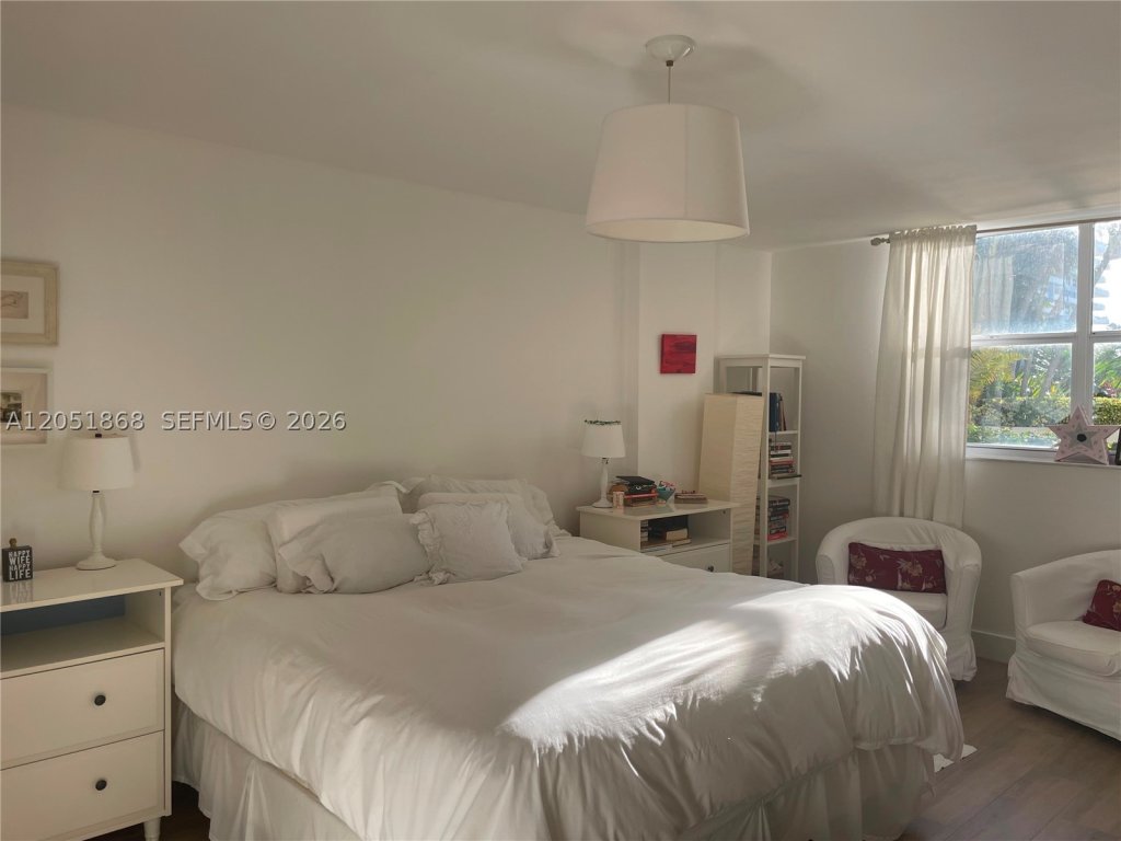 Ocean Lane Plaza, Key Biscayne property management