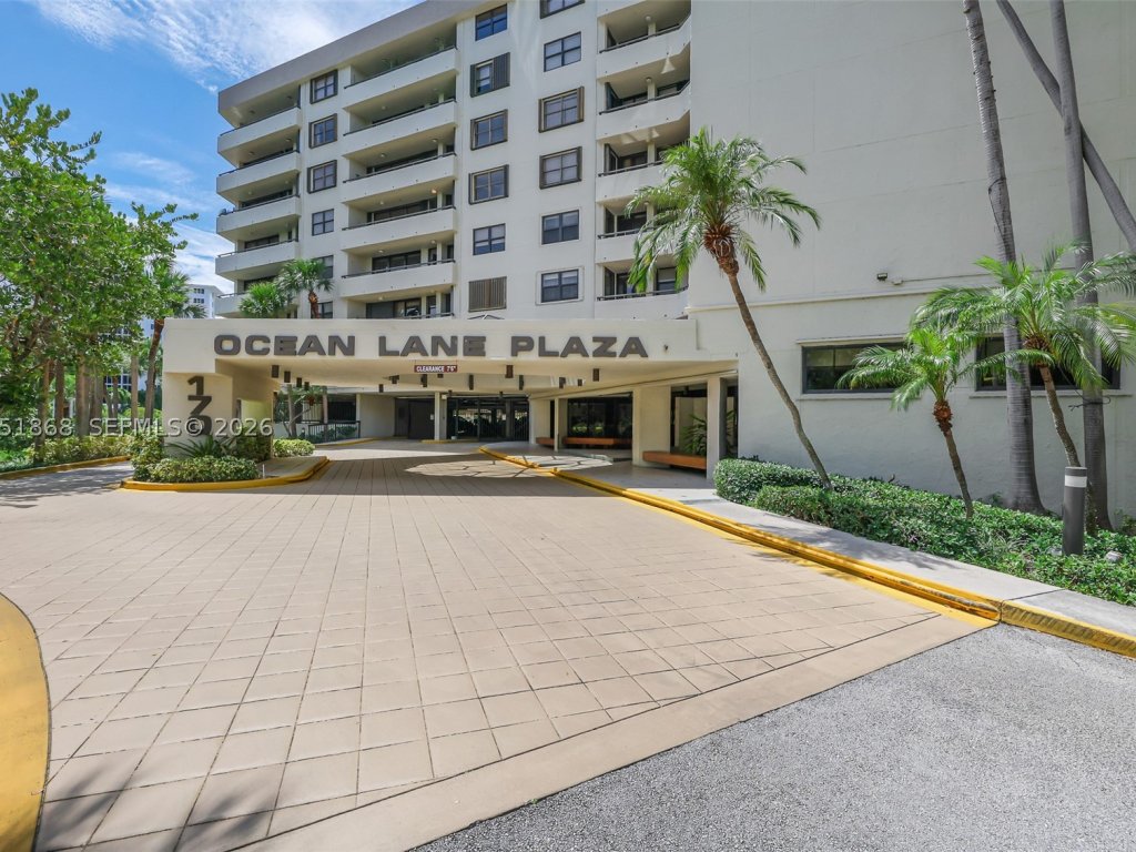 Ocean Lane Plaza, Key Biscayne property management