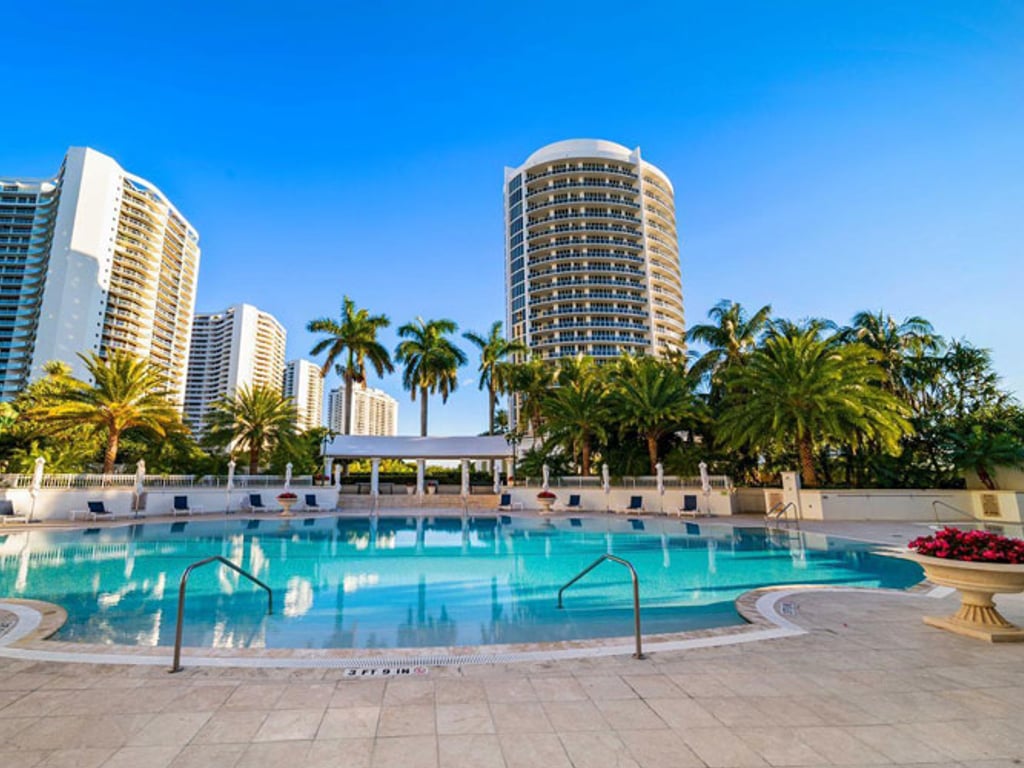 Bella Mare, Aventura property management