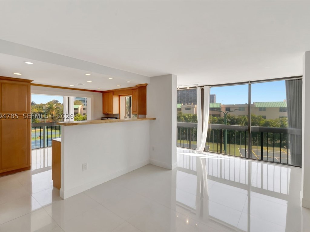 Brickell Bay Club, Brickell property management