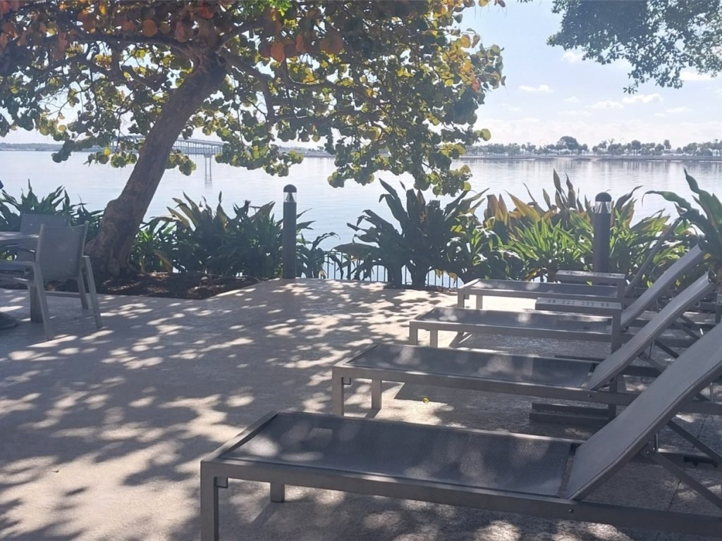 Brickell Bay Club, Brickell property management
