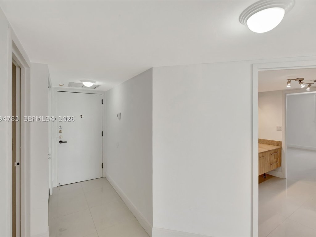 Brickell Bay Club, Brickell property management