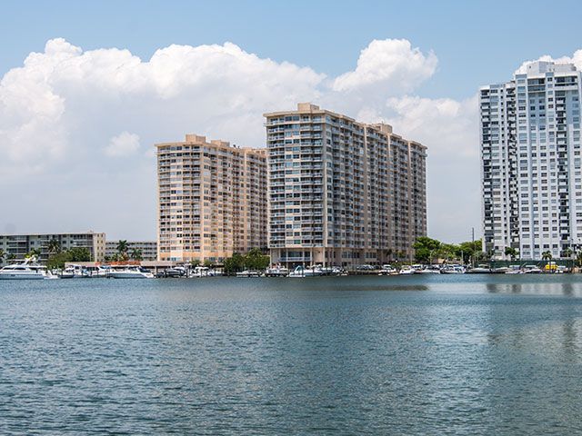 Del Prado Aventura, Aventura property management