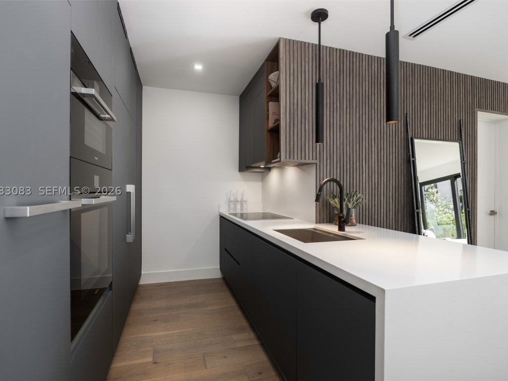 Key Cassa, Key Biscayne property management