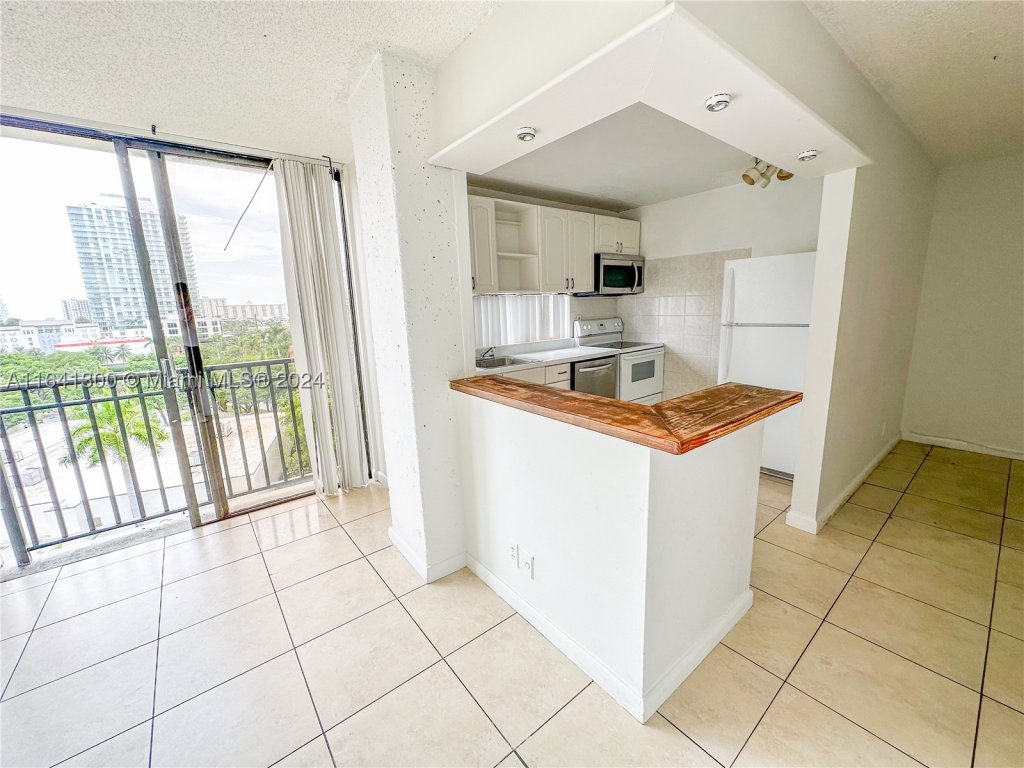 Plaza of the Americas, Sunny Isles Beach property management