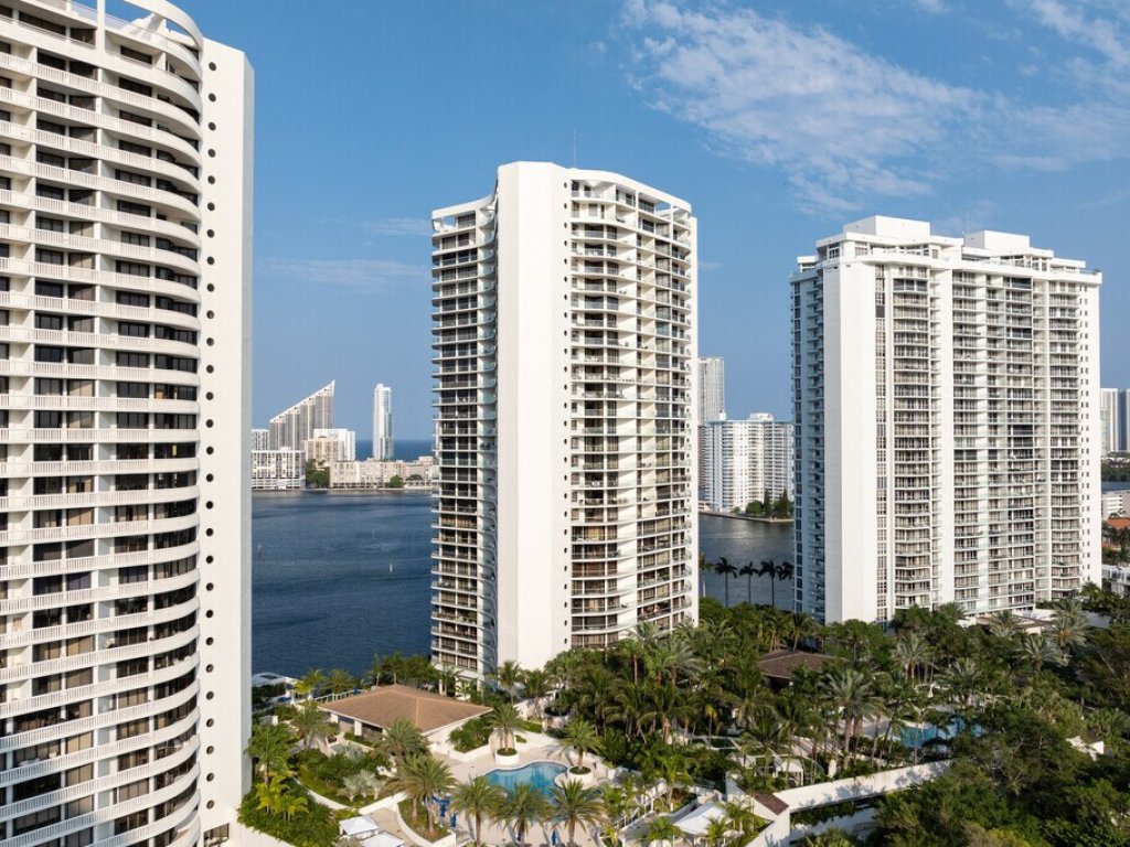 Williams Island 2800, Aventura property management