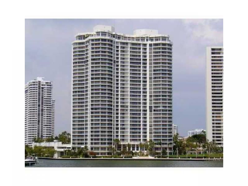 7000 Williams Island, Aventura property management