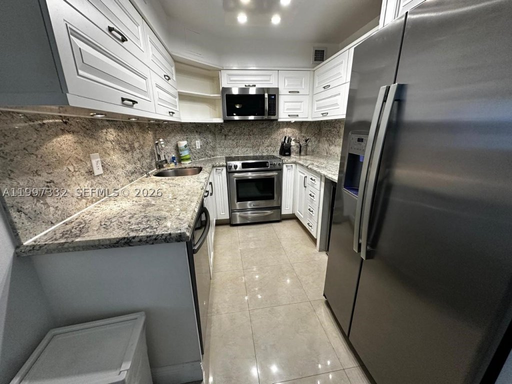 The Alexander, Miami Beach property management