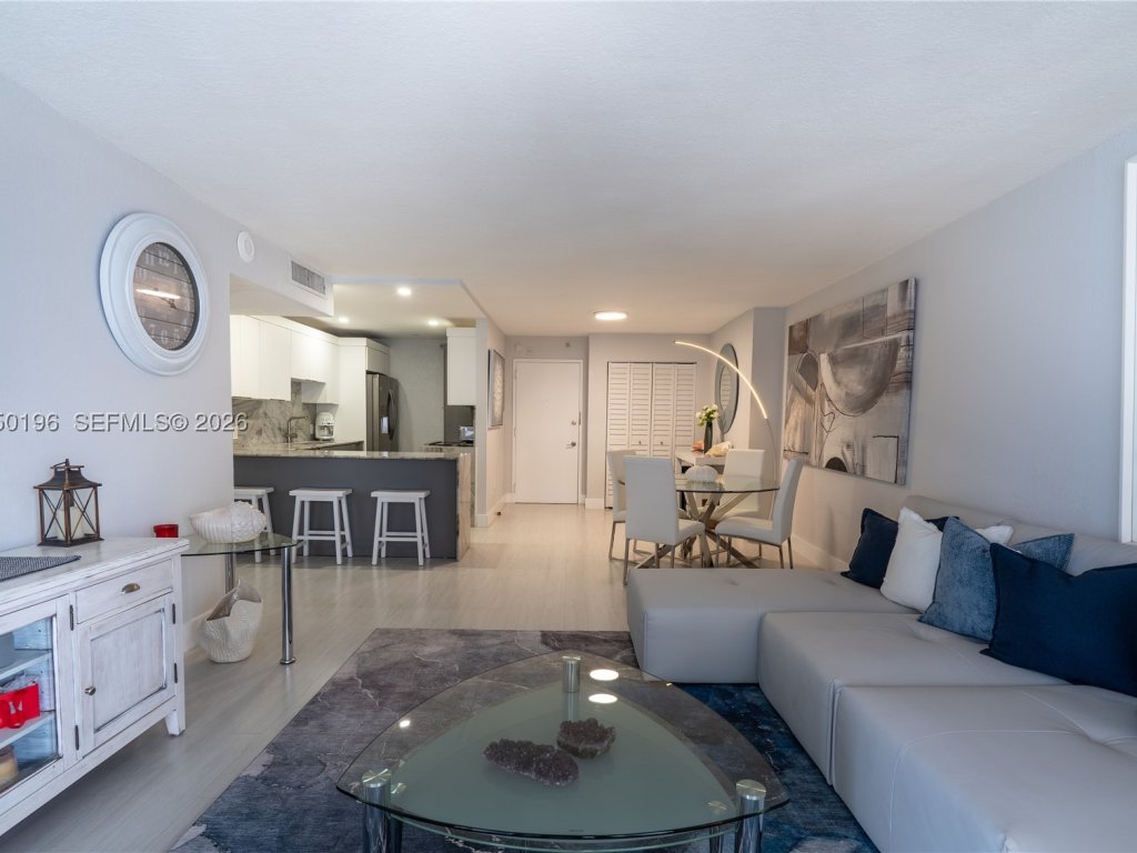 Arlen Beach, Miami Beach property management