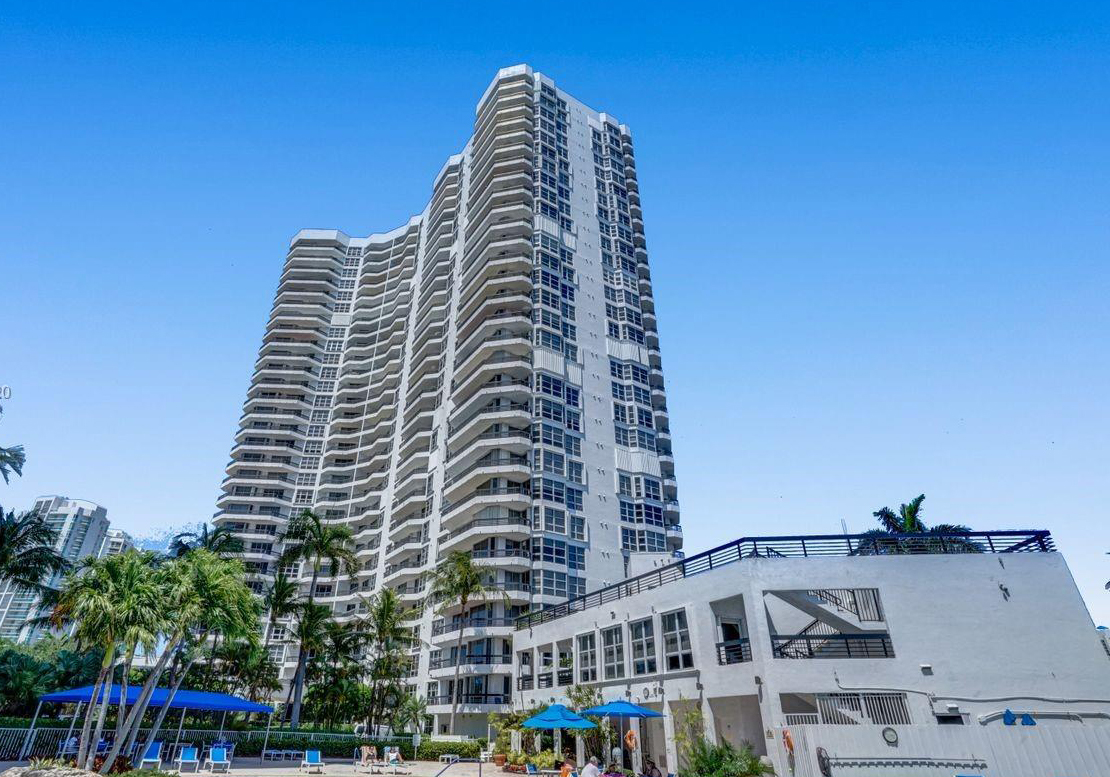 Mystic Pointe 100, Aventura property management