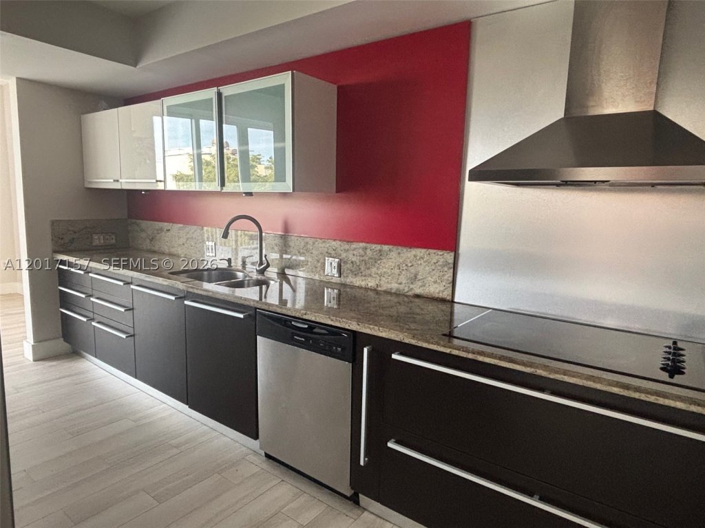 The Pyramids, Key Biscayne property management