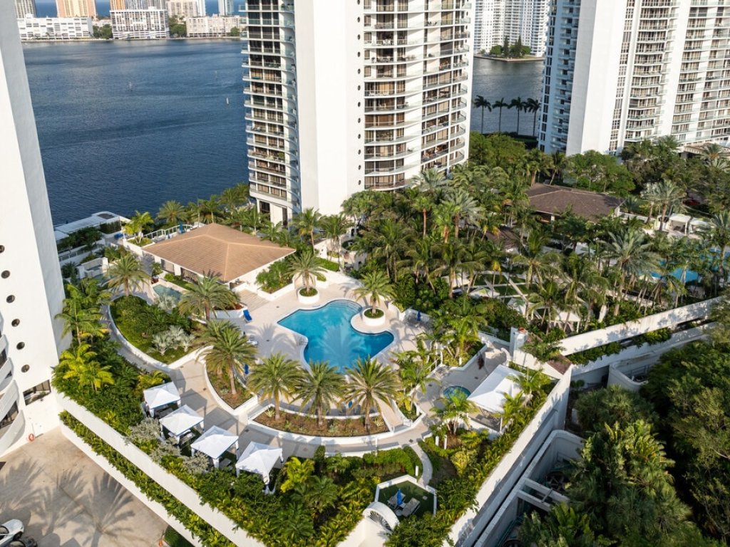 Waterview, Aventura property management