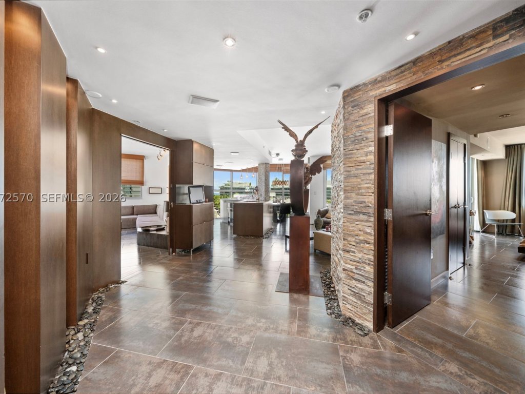 Cosmopolitan, South of 5th (SoFi) property management