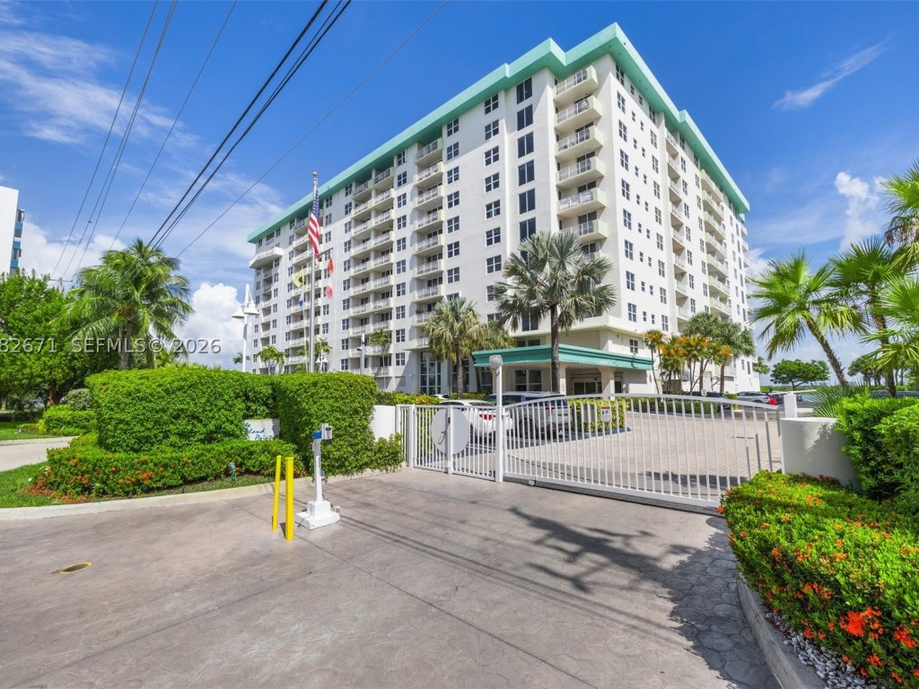 Island Pointe, Bay Harbor Islands property management