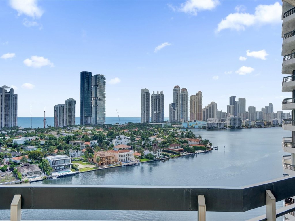 Mystic Pointe 200, Aventura property management