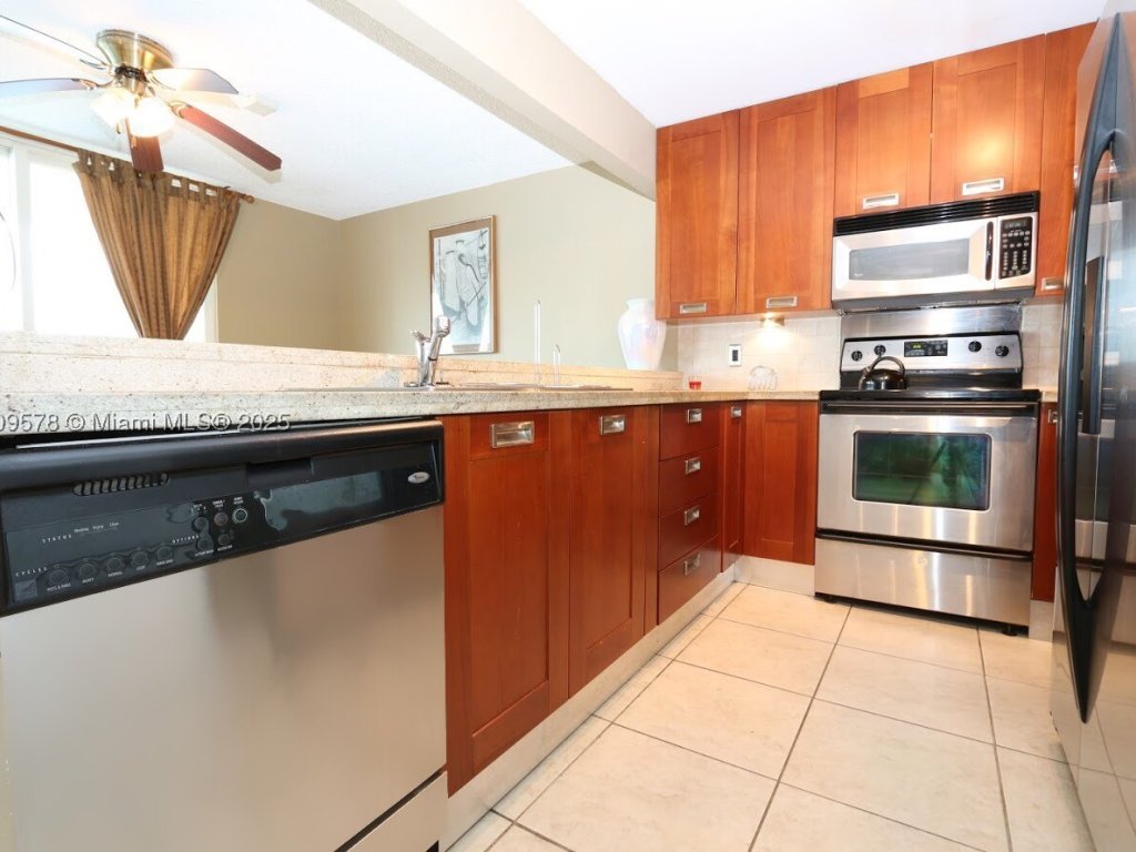 Le Laurier, Sunny Isles Beach property management