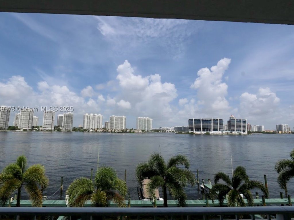 Le Laurier, Sunny Isles Beach property management