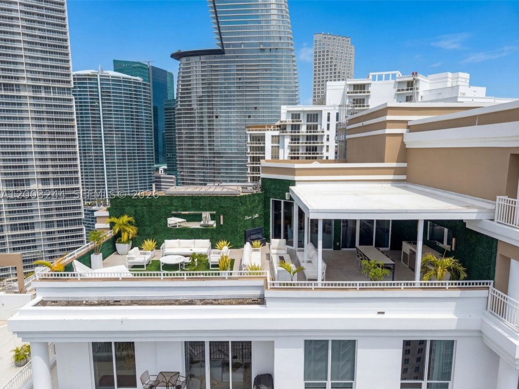 Courts Brickell Key, Brickell Key property management