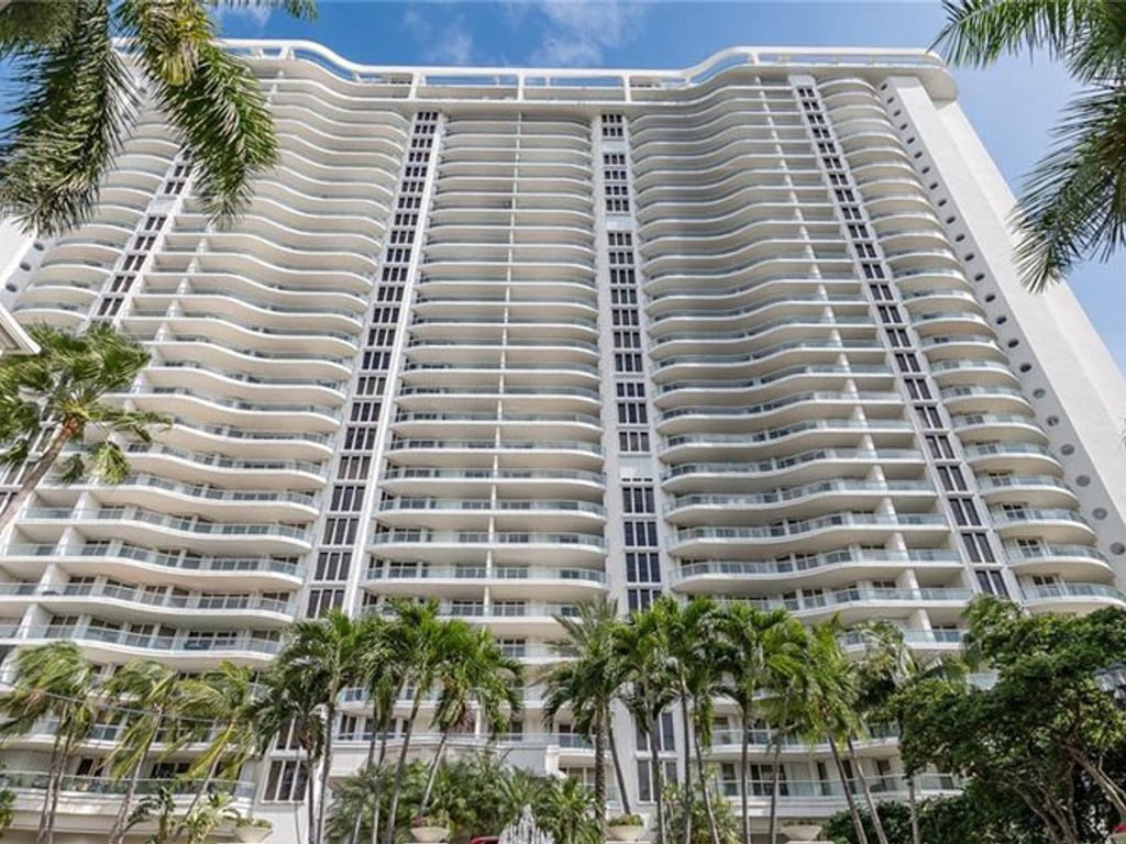 Bellini Aventura, Aventura property management