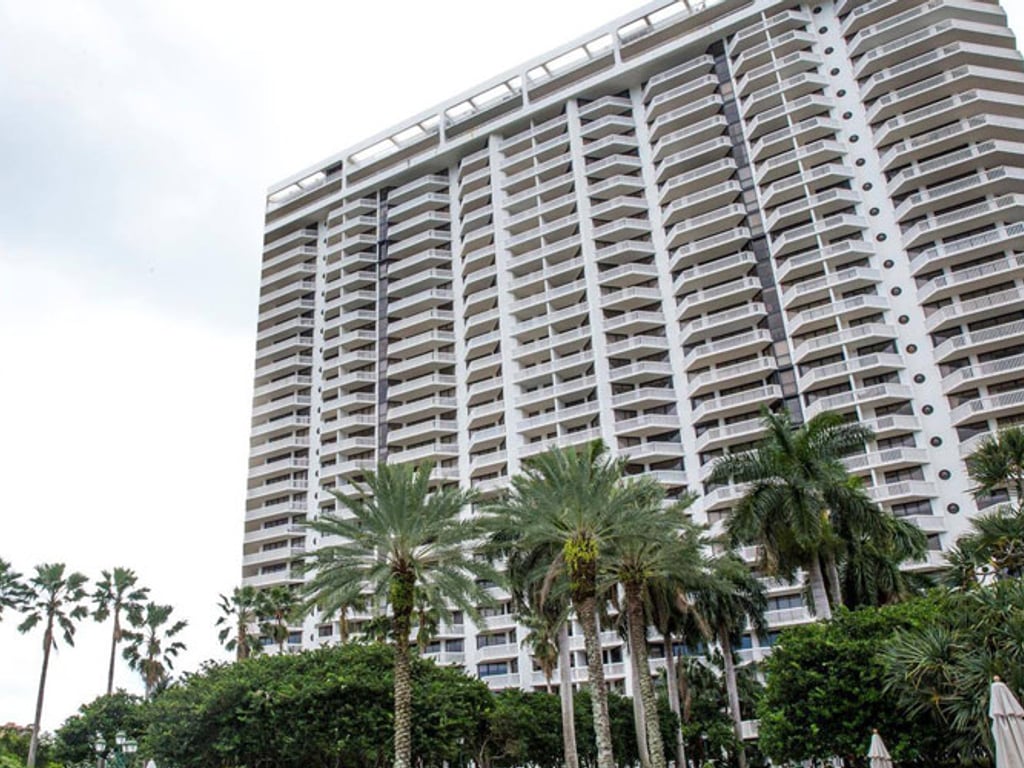 2000 Williams Island, Aventura property management