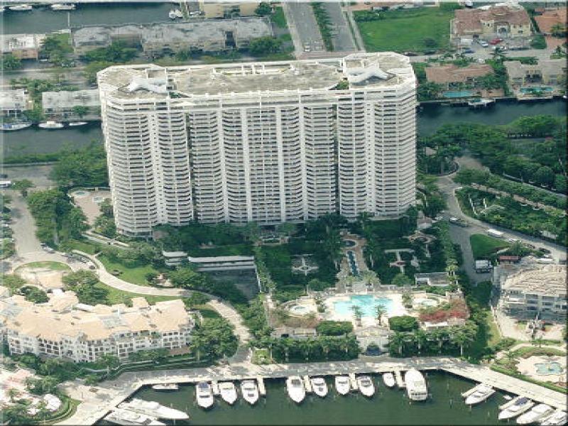 2000 Williams Island