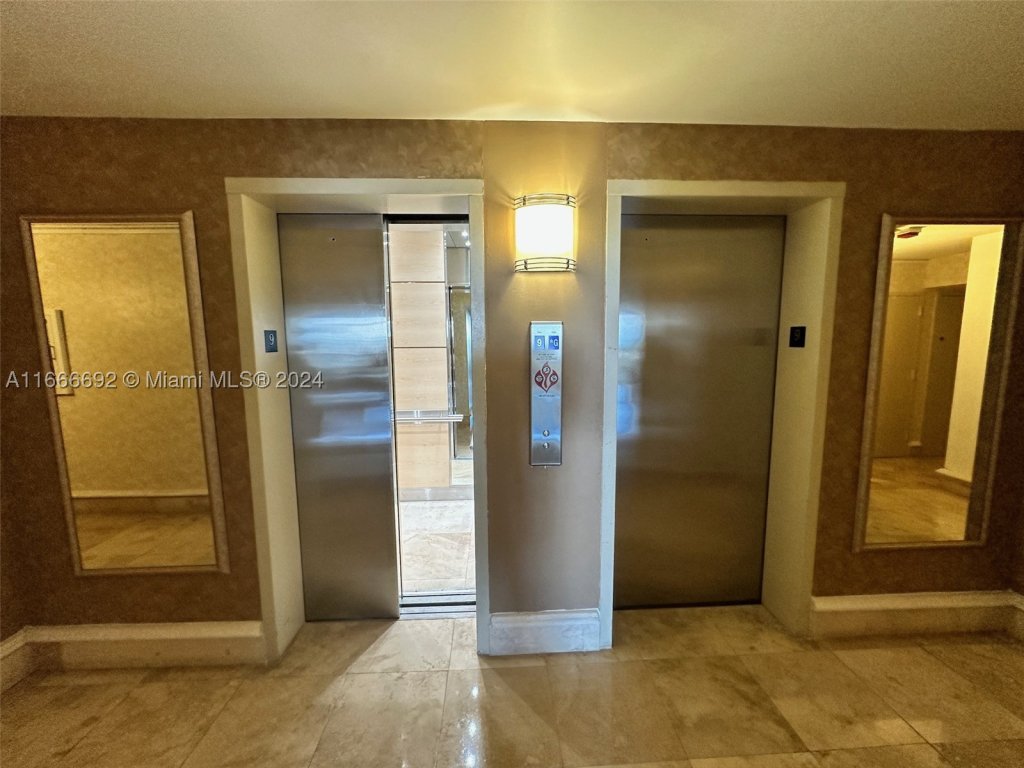 Valencia at Quadomain, Hollywood property management