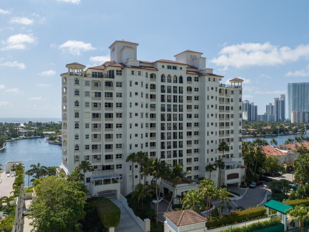 Bella Vista North, Aventura property management