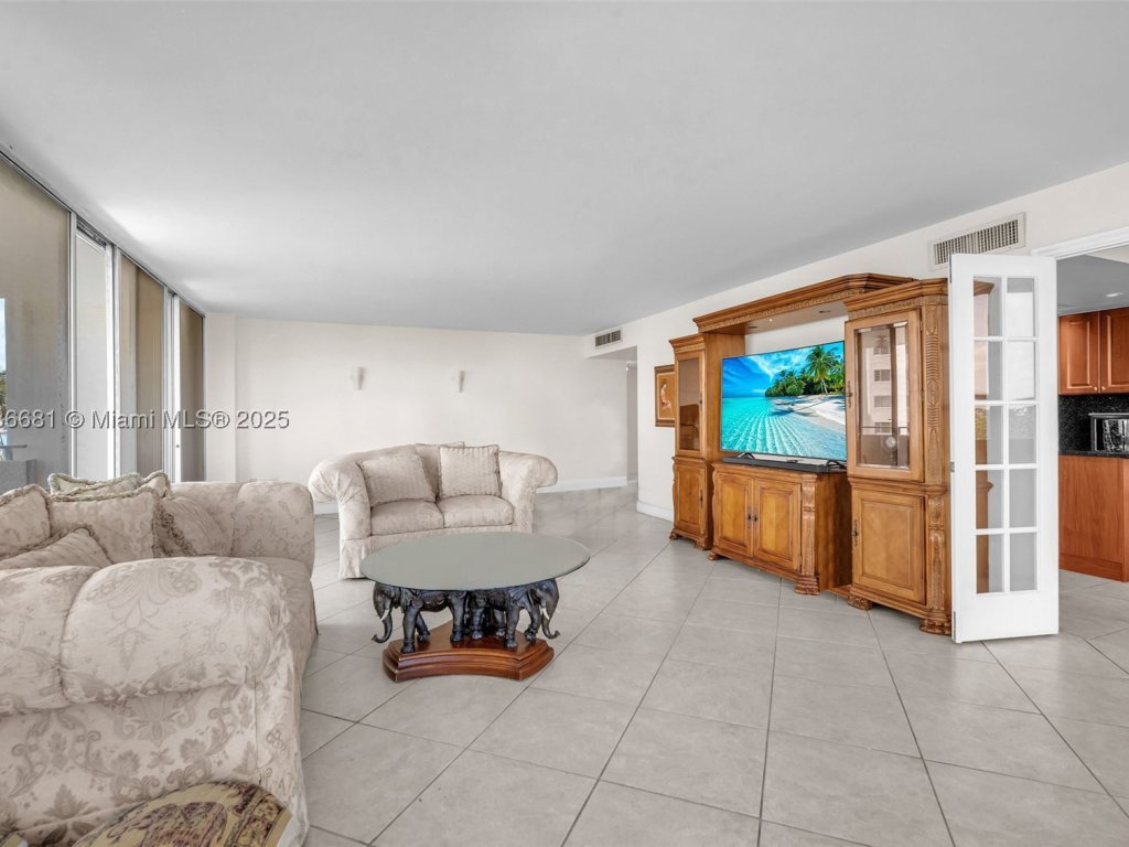 Costa Brava, South Beach (SoBe) property management