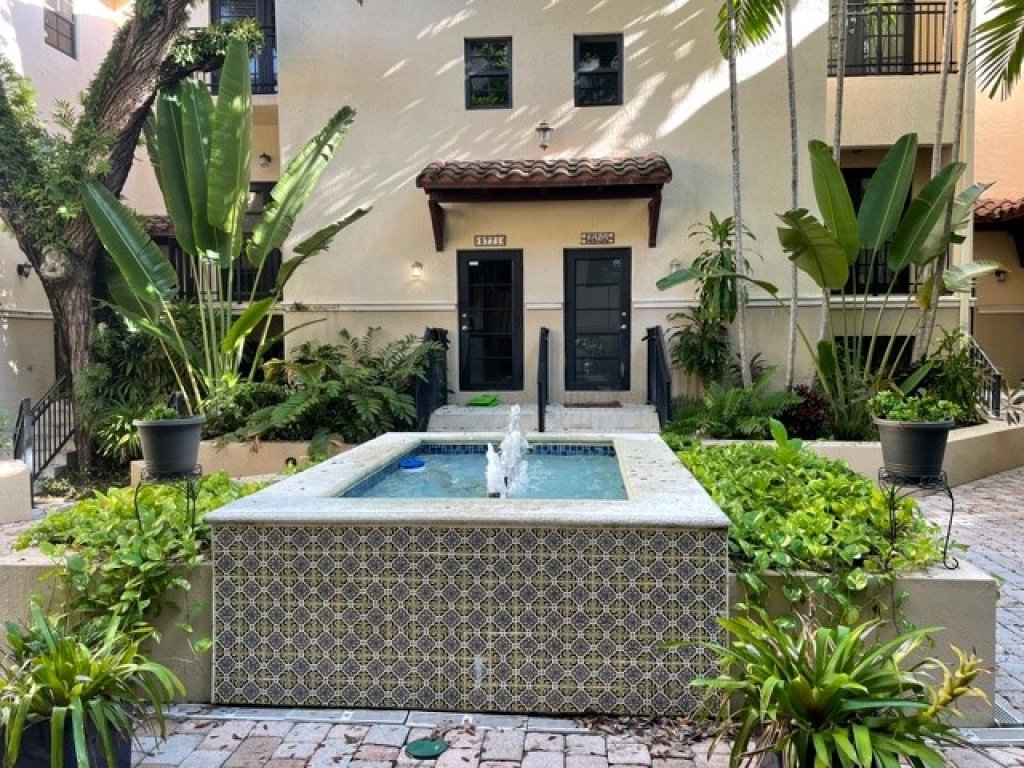 Villaggio in the Grove, Coconut Grove property management