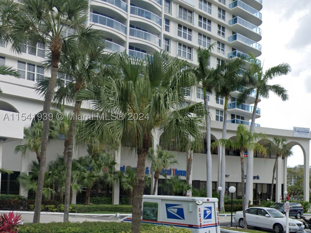 Hallmark of Hollywood, Hollywood property management