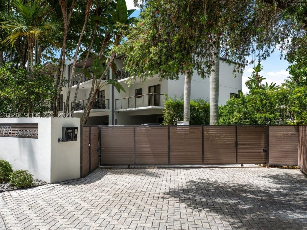 Bellavista, Coconut Grove property management