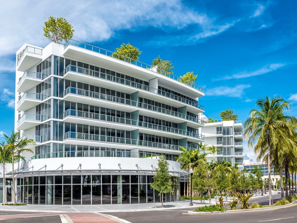 Marea Miami Beach, South of 5th (SoFi) property management