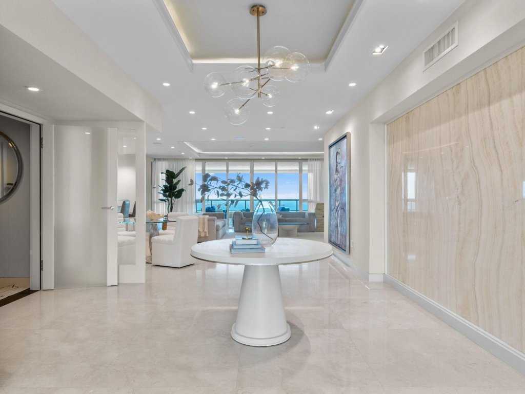 Las Olas Beach Club, Fort Lauderdale property management