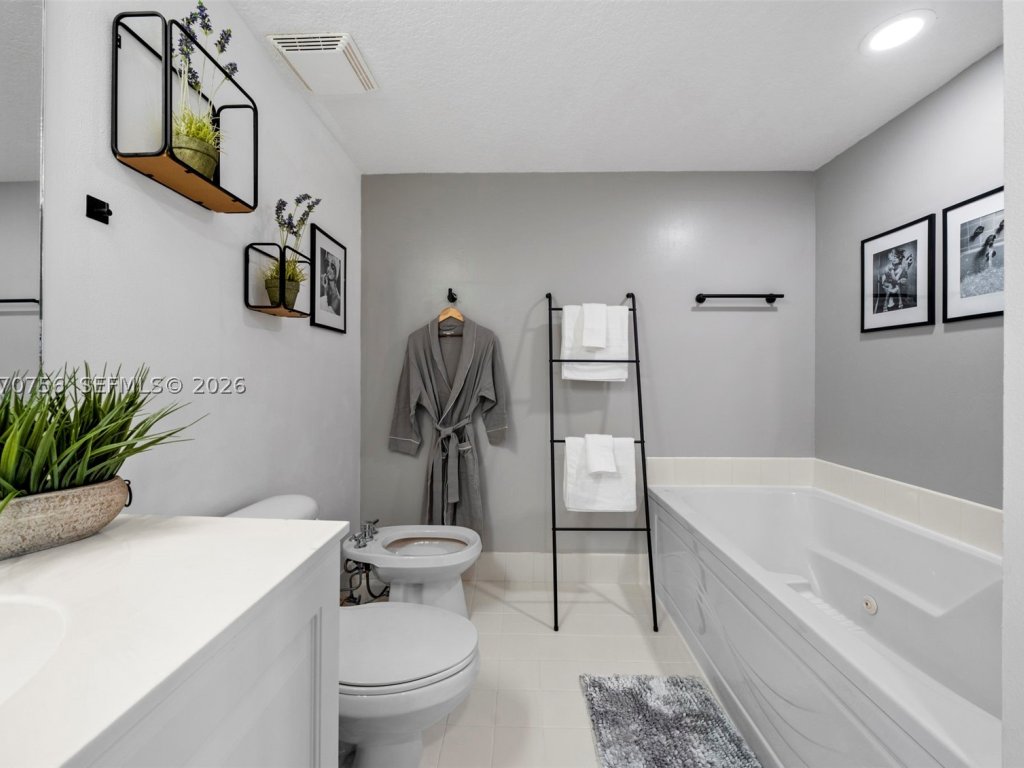 Marina Bay Club, Sunny Isles Beach property management