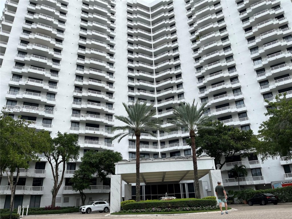 Parc Central East, Aventura property management