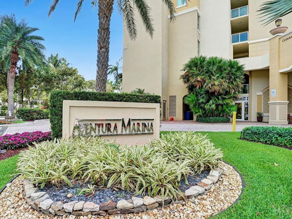 Aventura Marina, Aventura property management