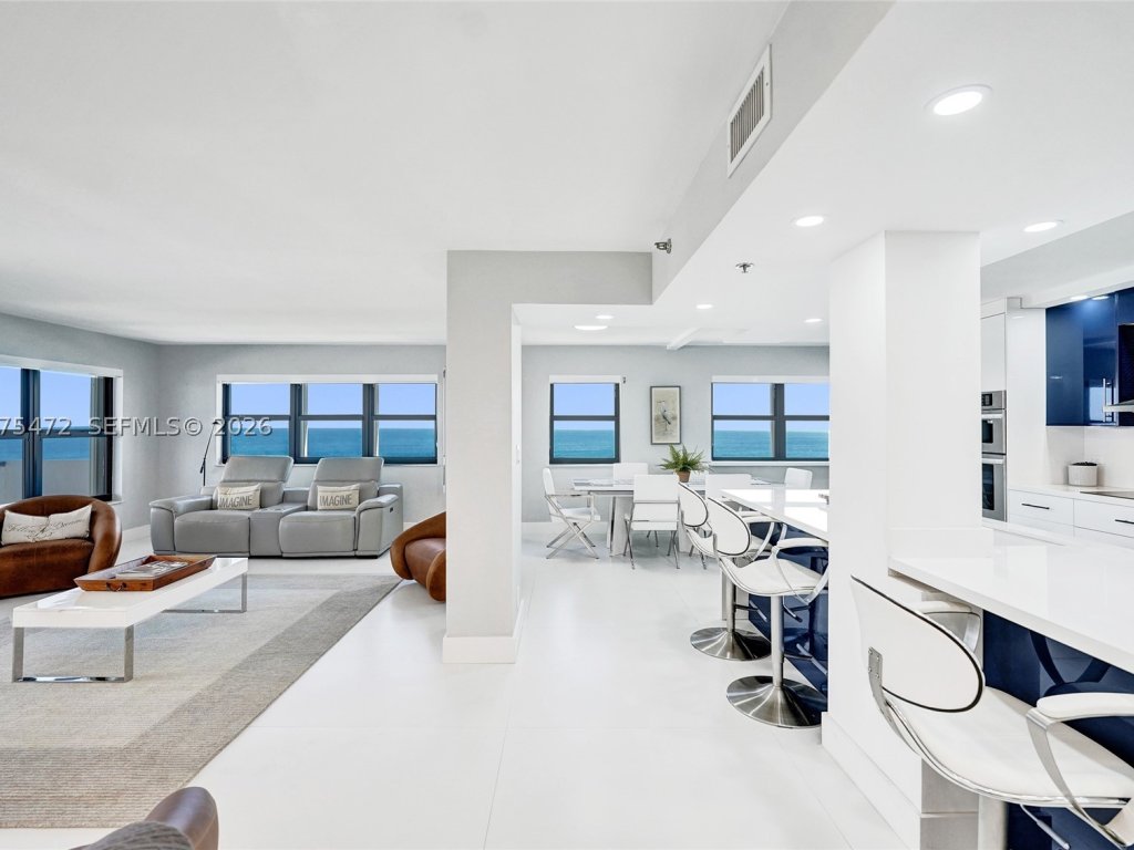 The Summit, Hollywood property management