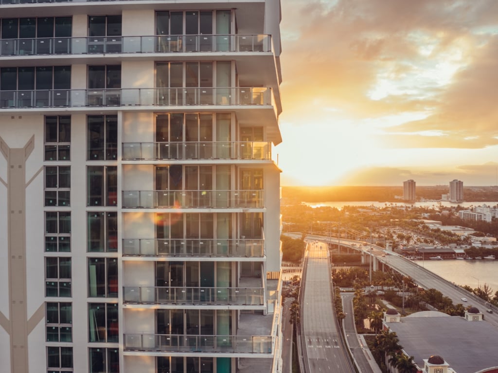 Parque Towers at St. Tropez, Sunny Isles Beach property management