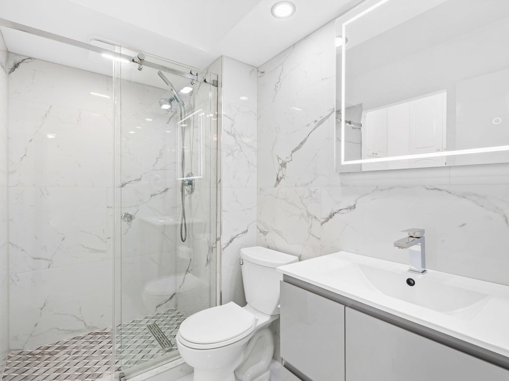 Admirals Port Condos, Aventura property management