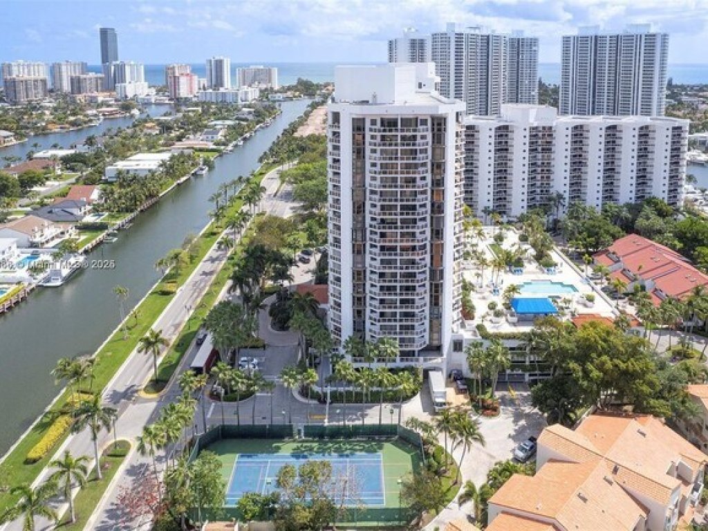Harbor Tower at Waterways, Aventura property management