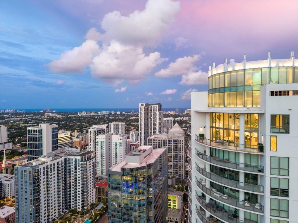 100 Las Olas, Fort Lauderdale property management