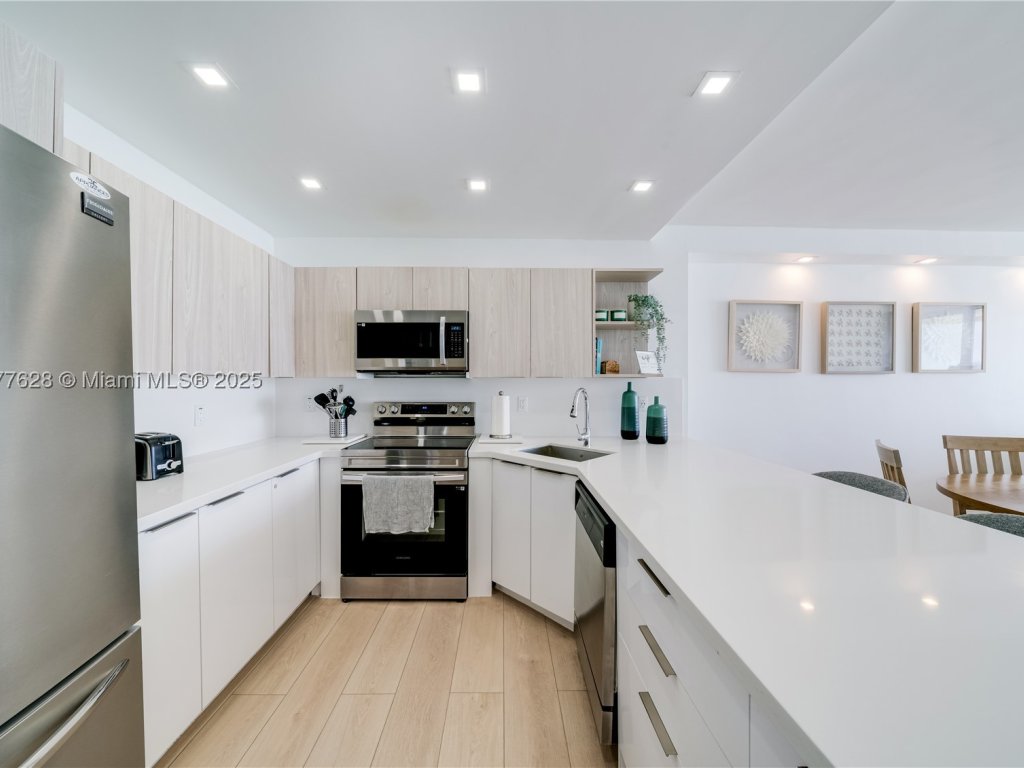 Pavilion, Miami Beach property management