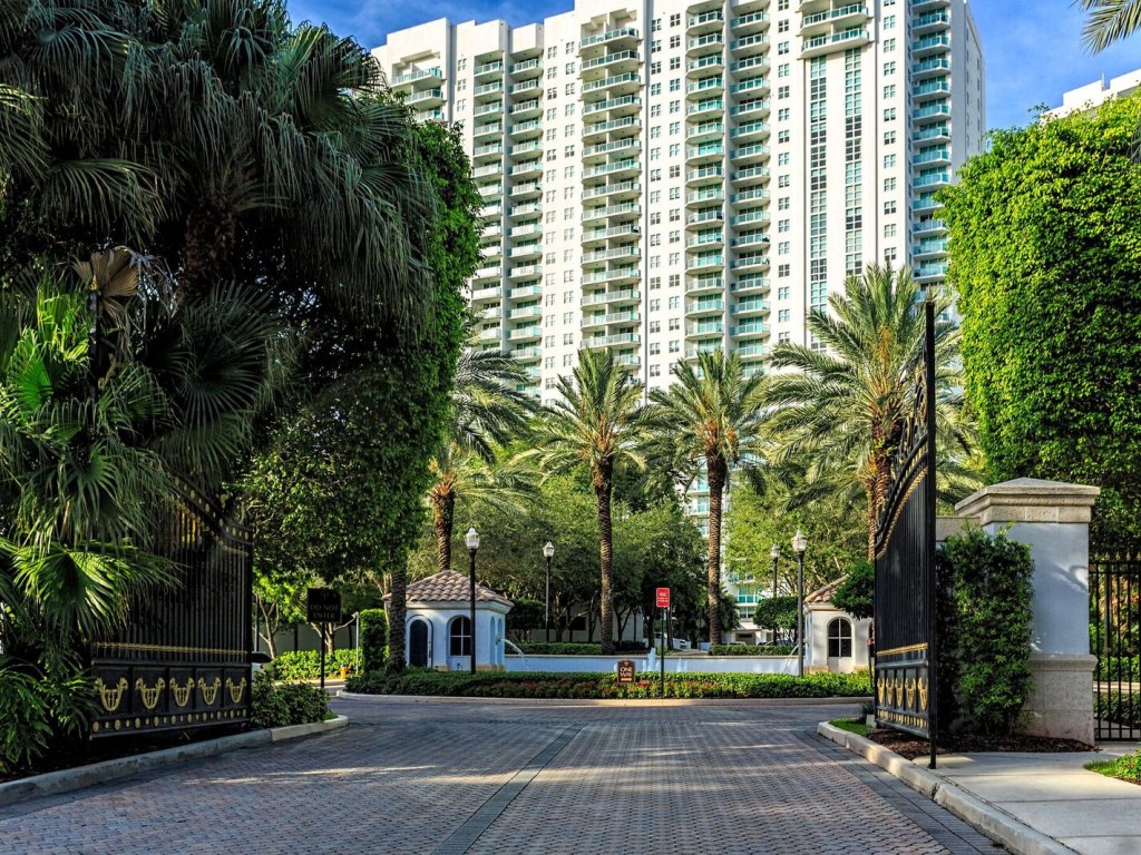 Peninsula II, Aventura property management